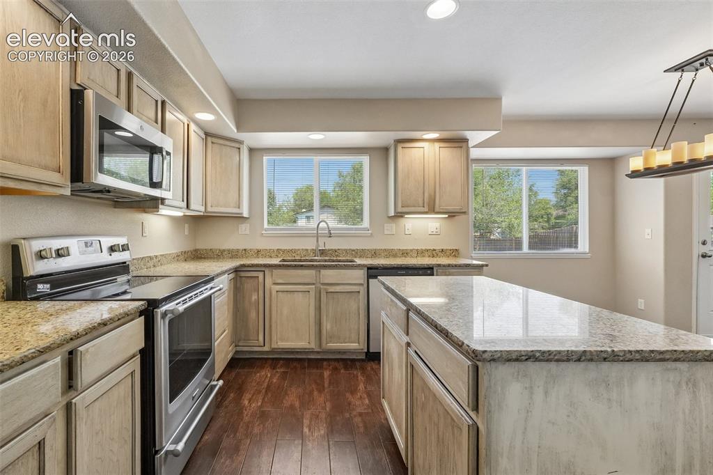 Image 7 of 29: Kitchen