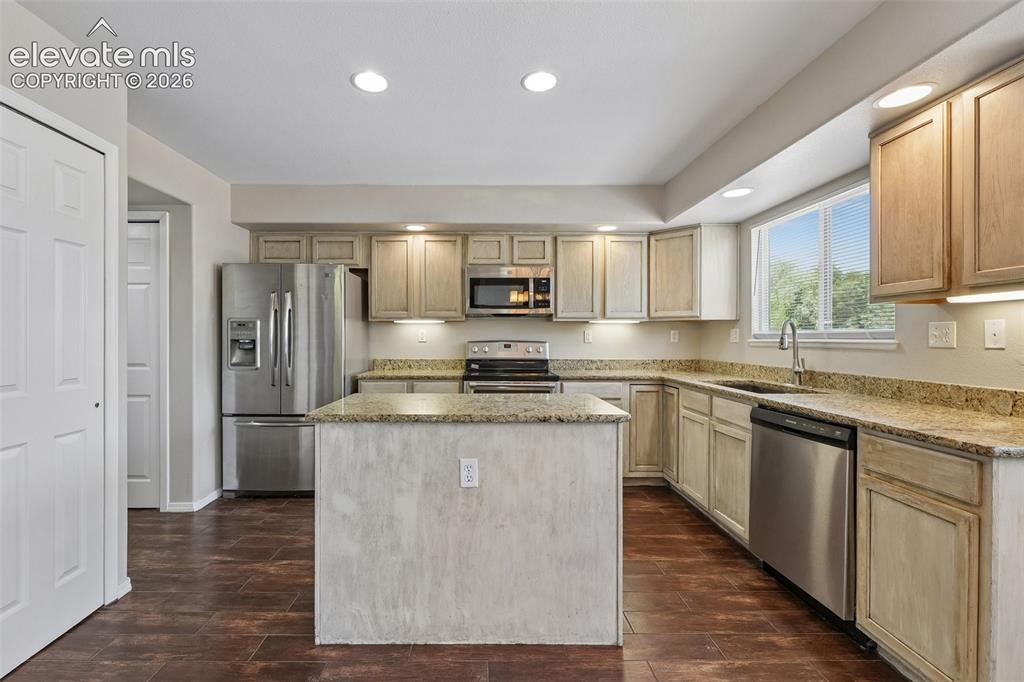 Image 8 of 29: Kitchen