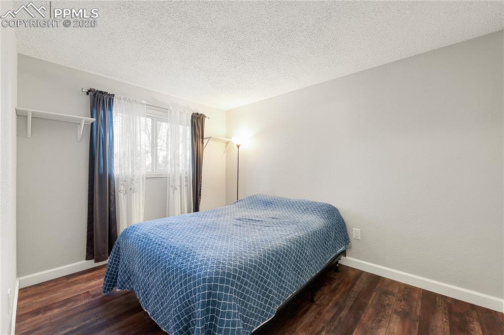 Image 12 of 26: Bedroom