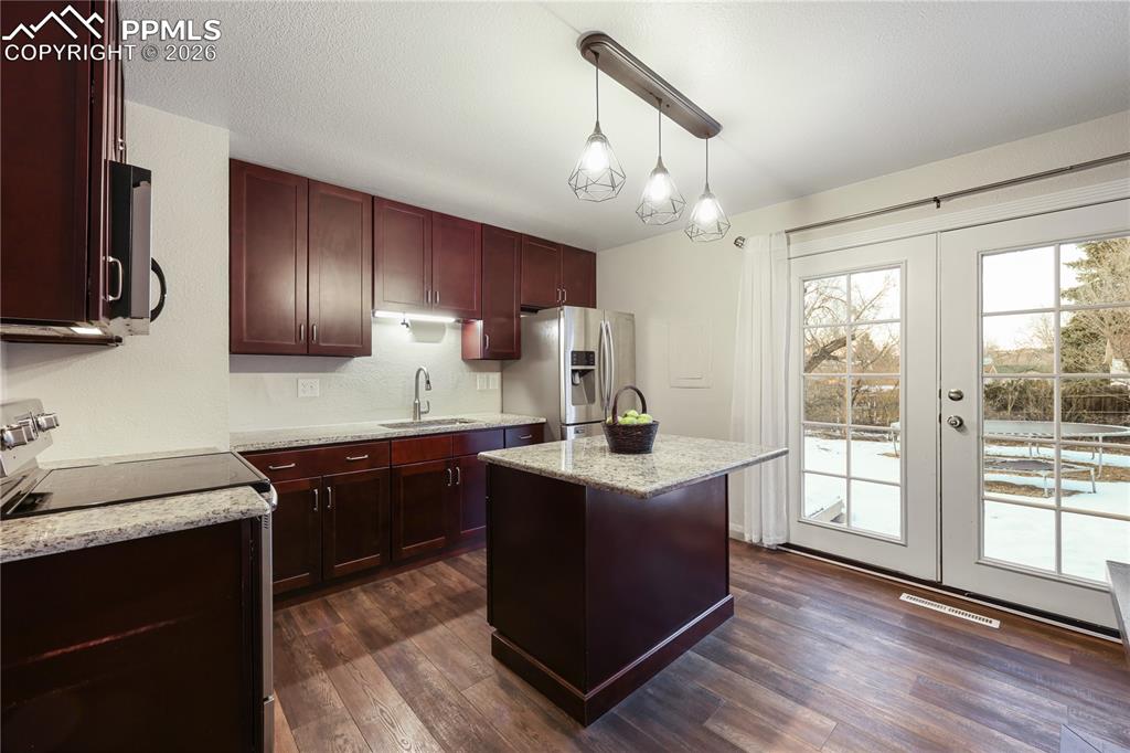 Image 5 of 26: Kitchen