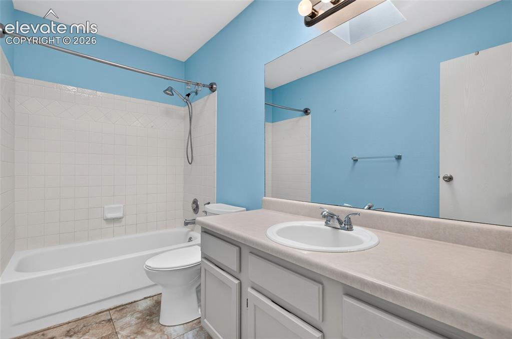 Image 16 of 27: Main level bath