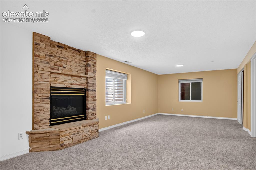Image 19 of 27: Large Family room with fireplace