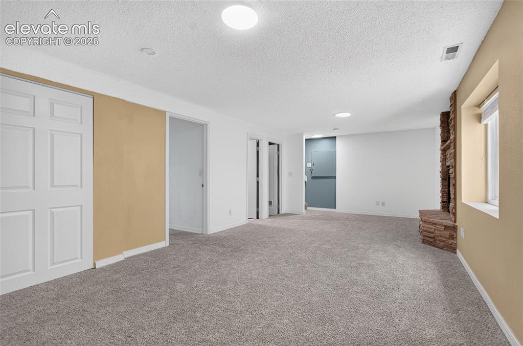 Image 20 of 27: Family Room