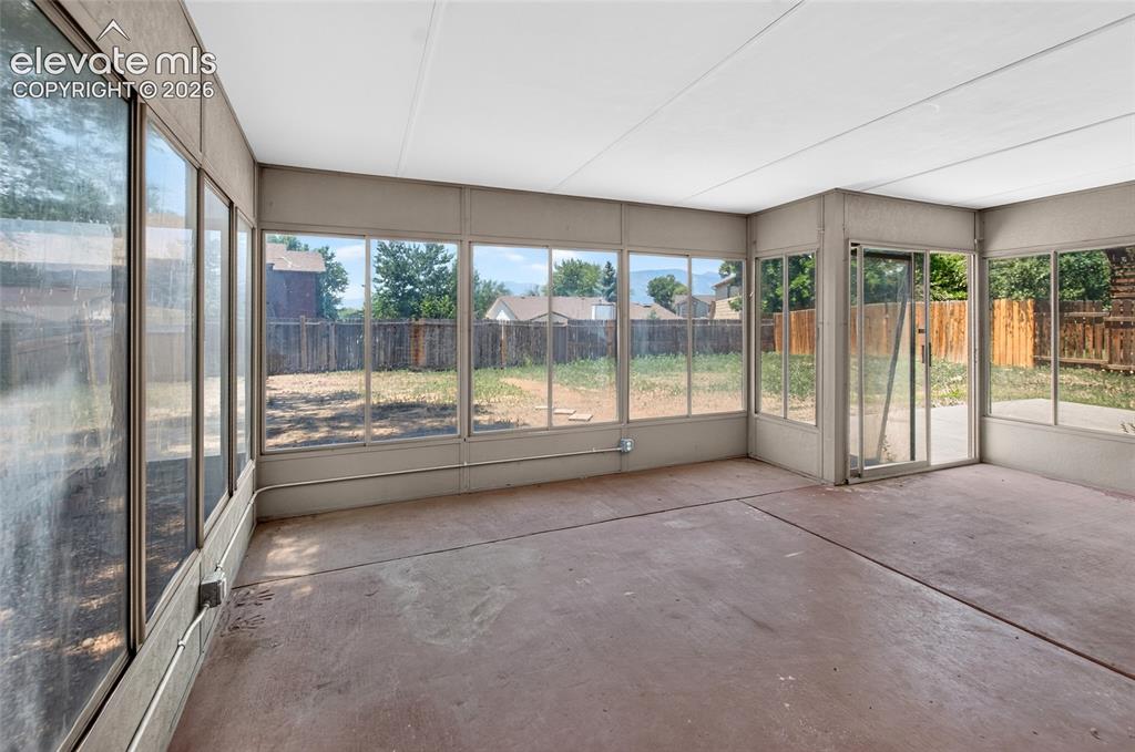 Image 25 of 27: Sunroom or workshop