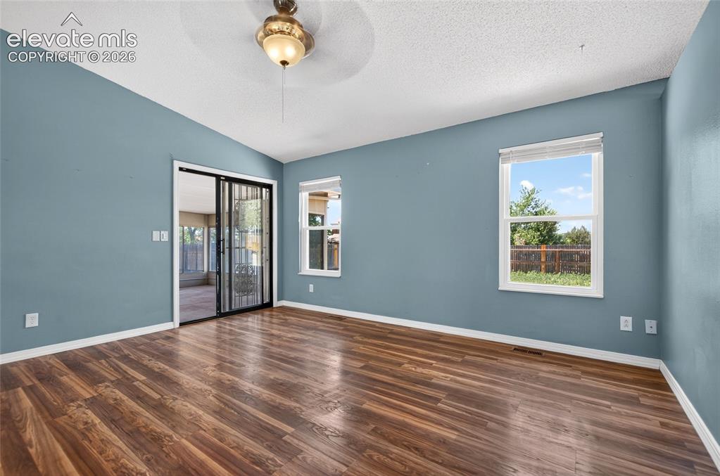 Image 4 of 27: Living Room