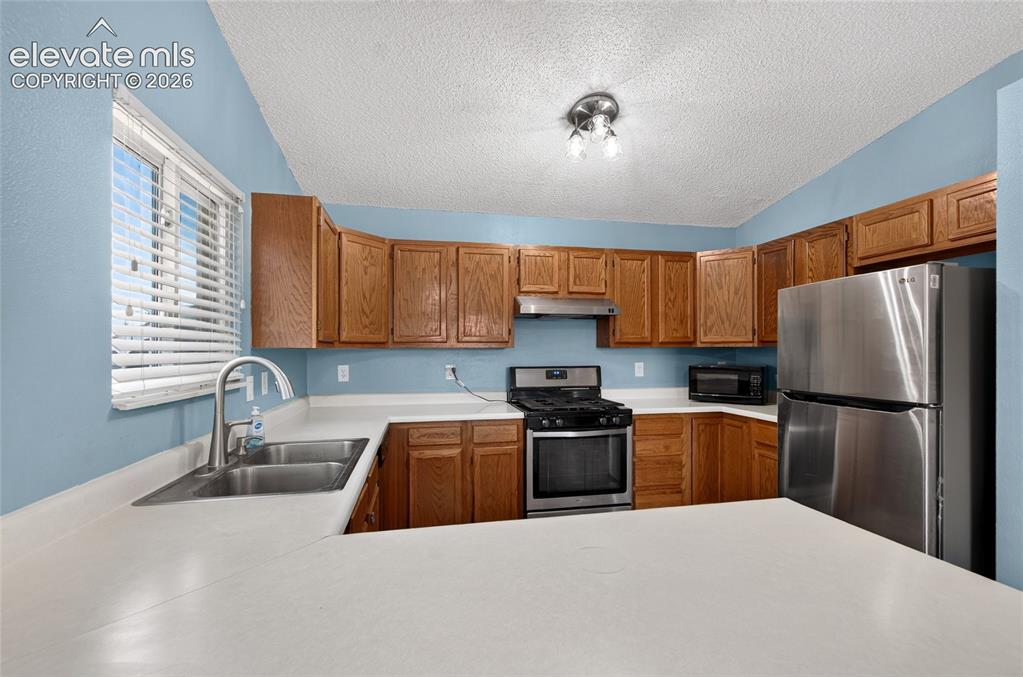Image 5 of 27: Kitchen