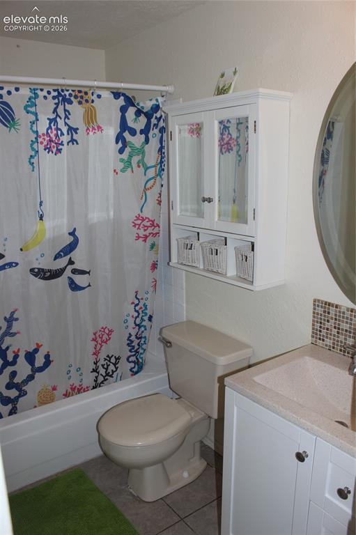Image 17 of 25: Bathroom