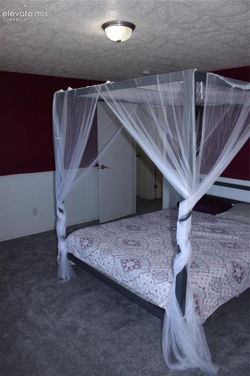Image 20 of 25: Bedroom