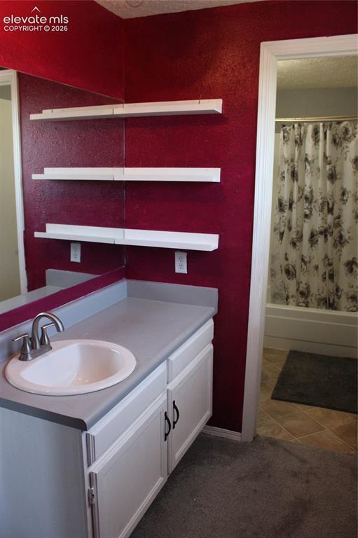 Image 22 of 25: Bathroom