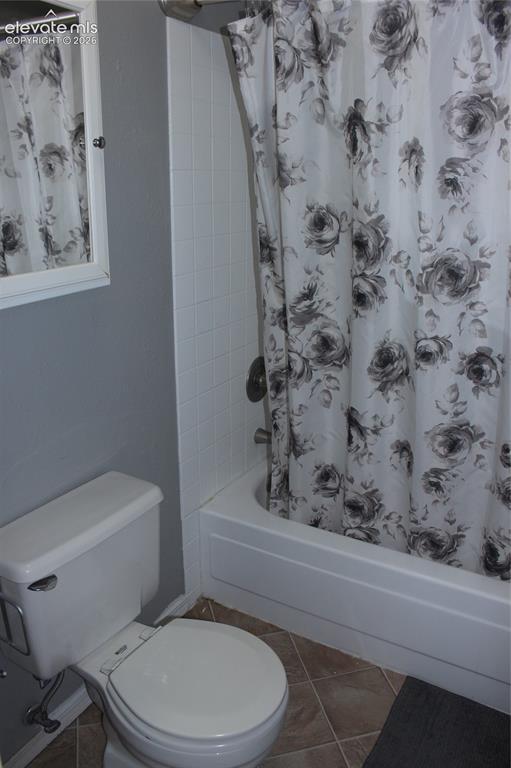 Image 23 of 25: Bathroom
