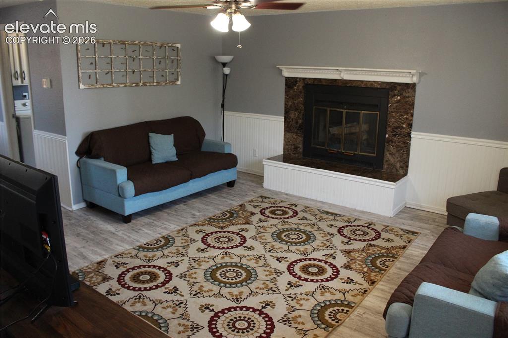 Image 3 of 25: Living Room