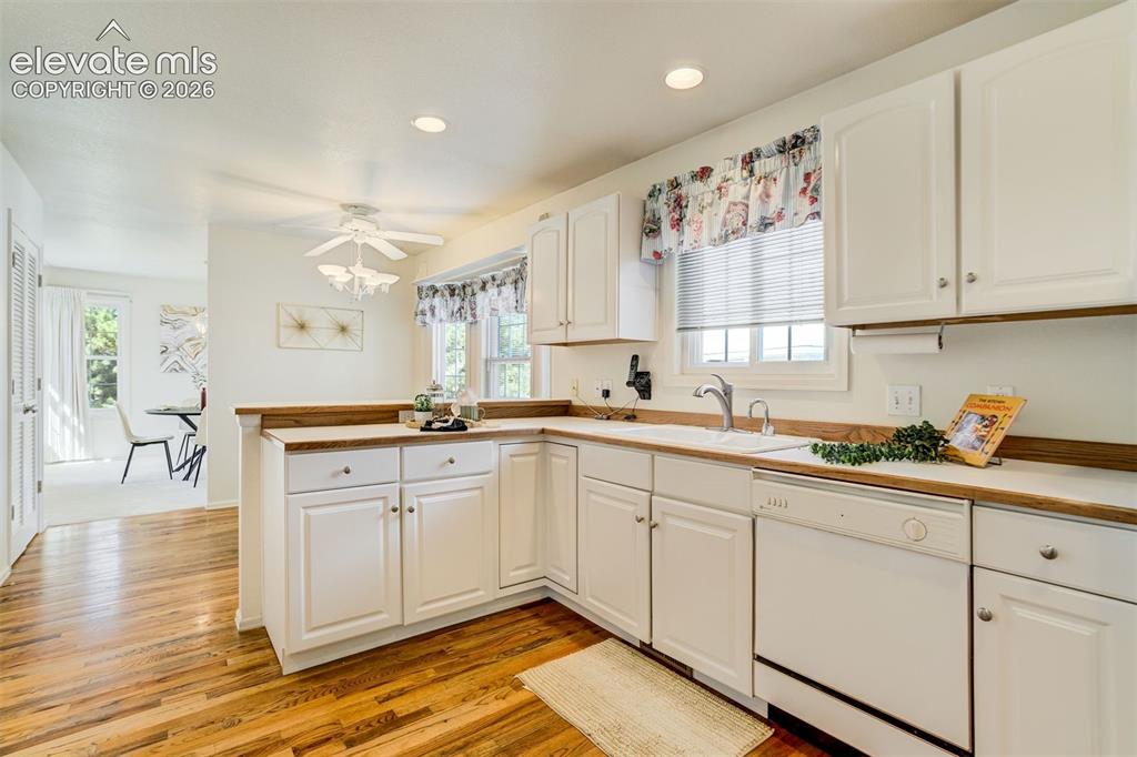Image 12 of 50: Kitchen