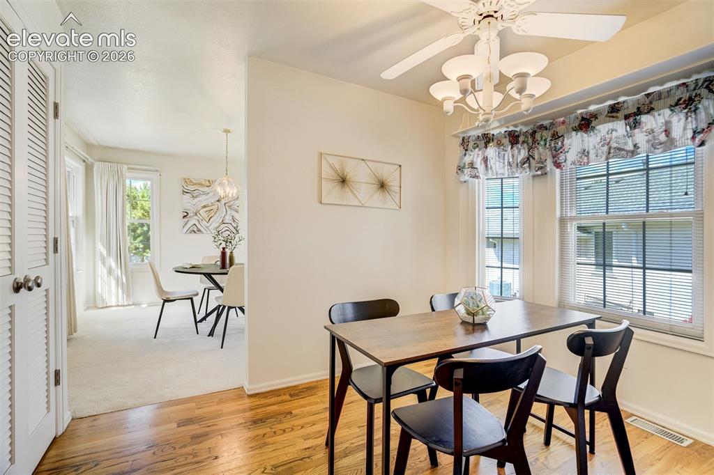 Image 13 of 50: Dining Area