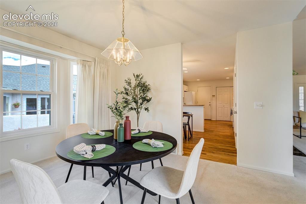Image 15 of 50: Dining Area