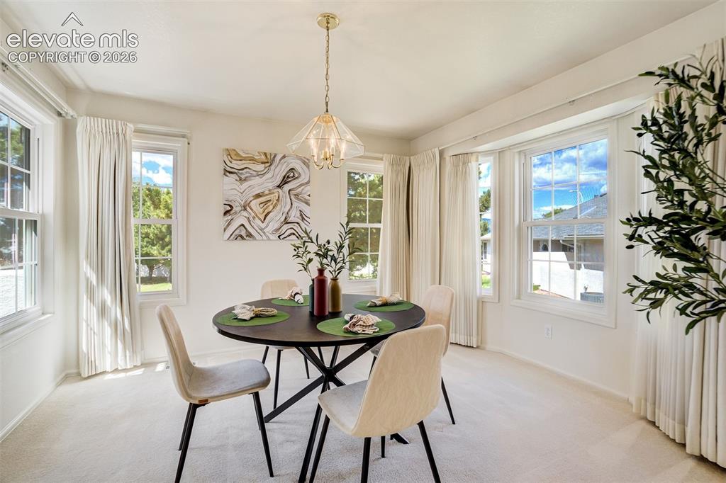 Image 16 of 50: Dining Area