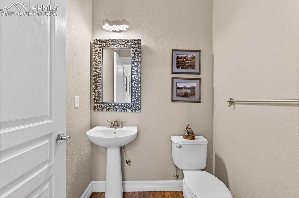 Image 10 of 50: Bathroom