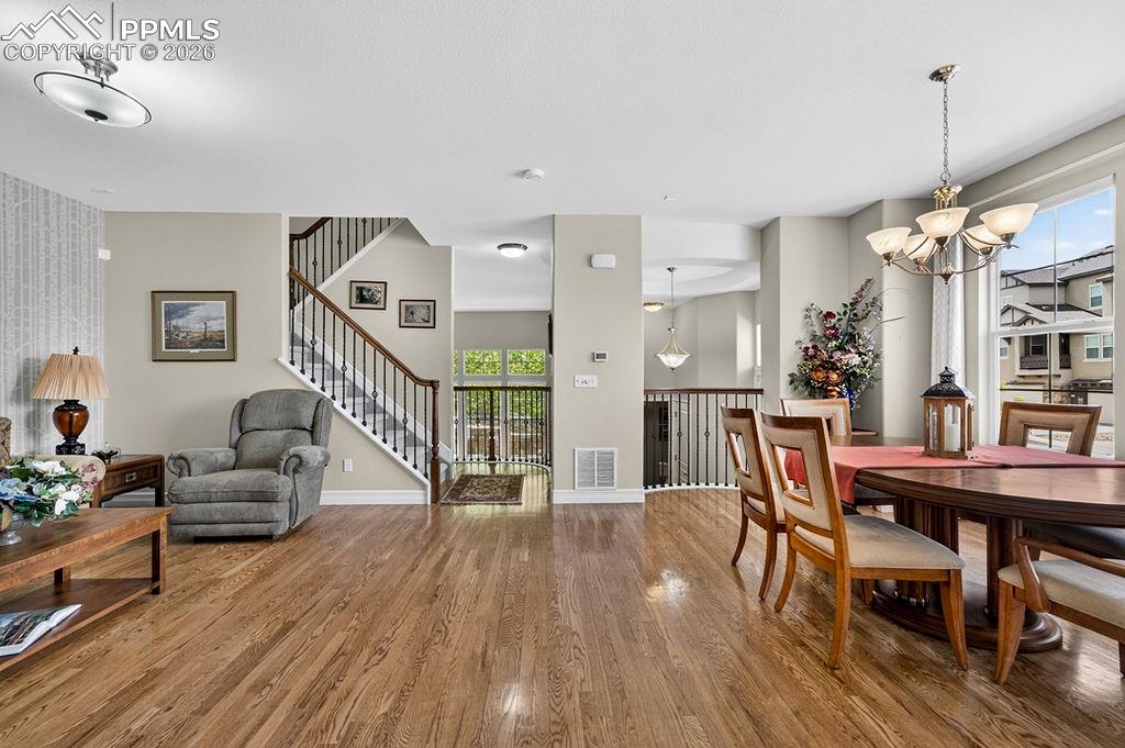 Image 16 of 50: Dining Area