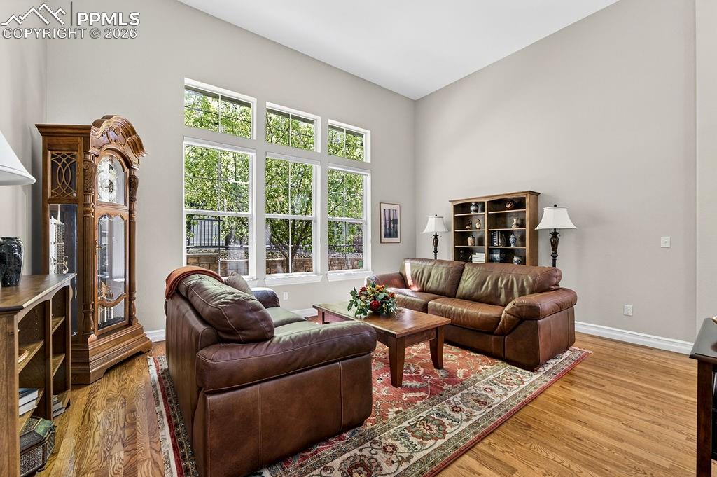 Image 9 of 50: Living Room