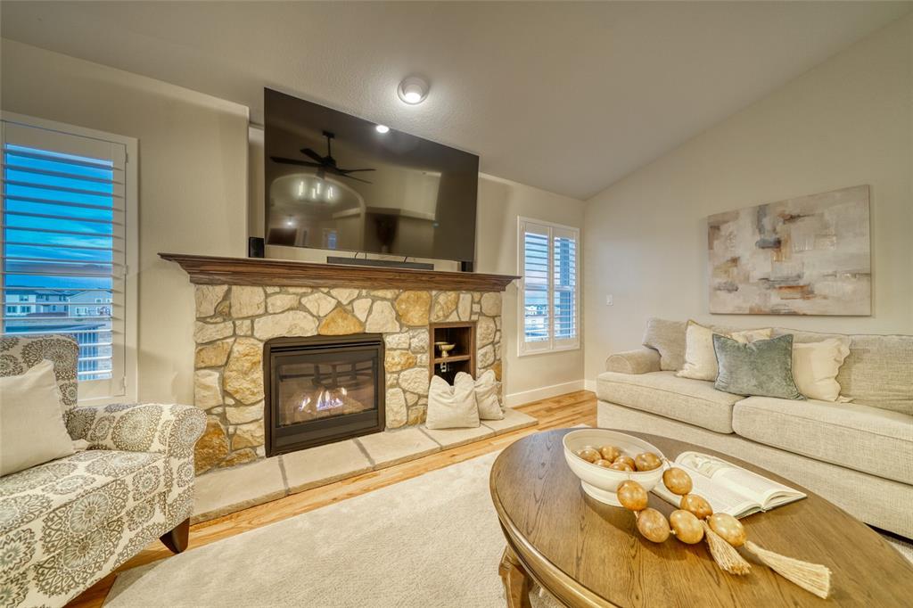 Image 11 of 50: Living Room