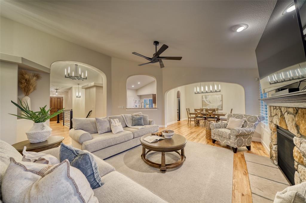 Image 12 of 50: Living Room