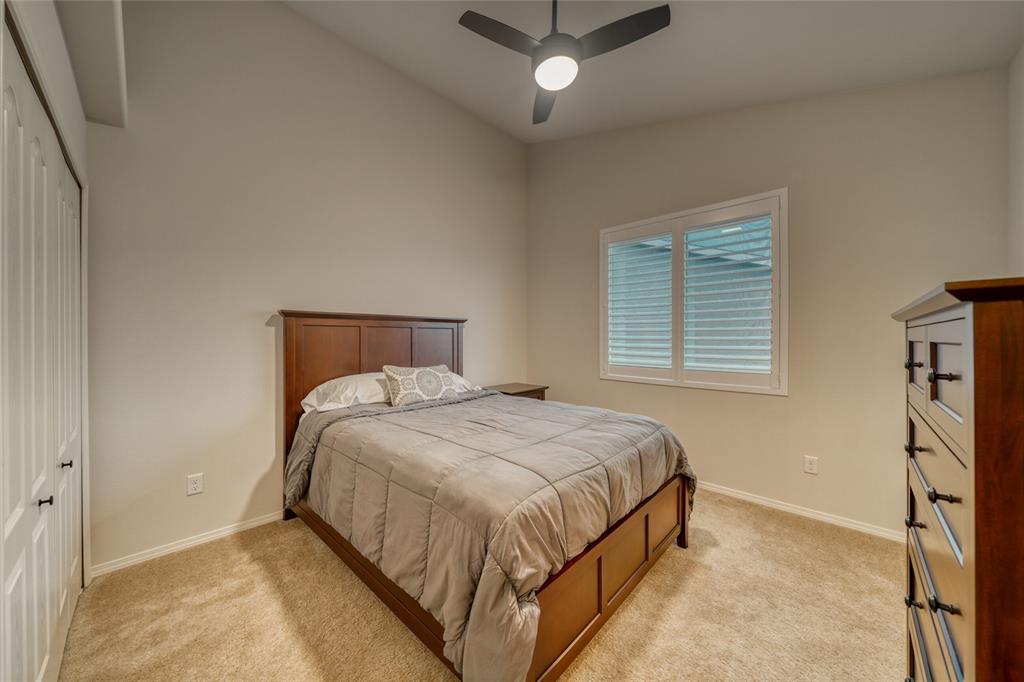 Image 32 of 50: Bedroom