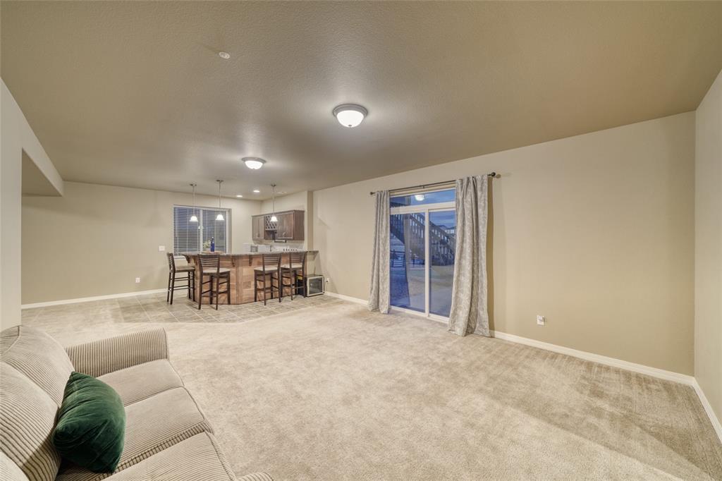 Image 38 of 50: Living Room