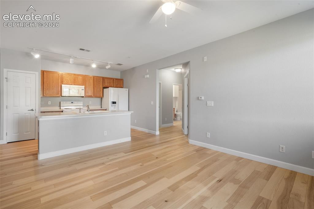 Image 8 of 50: Kitchen