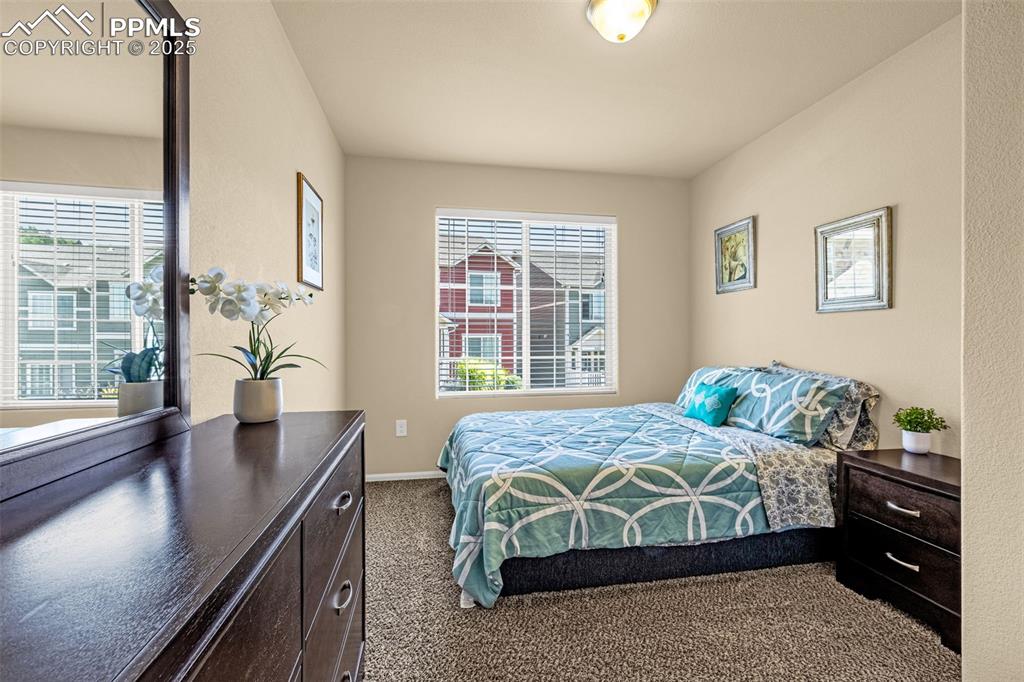 Image 19 of 31: Bedroom