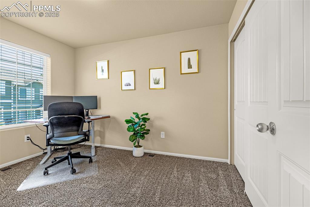 Image 20 of 31: Office