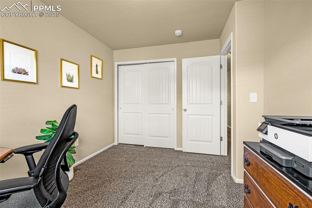 Image 21 of 31: Office