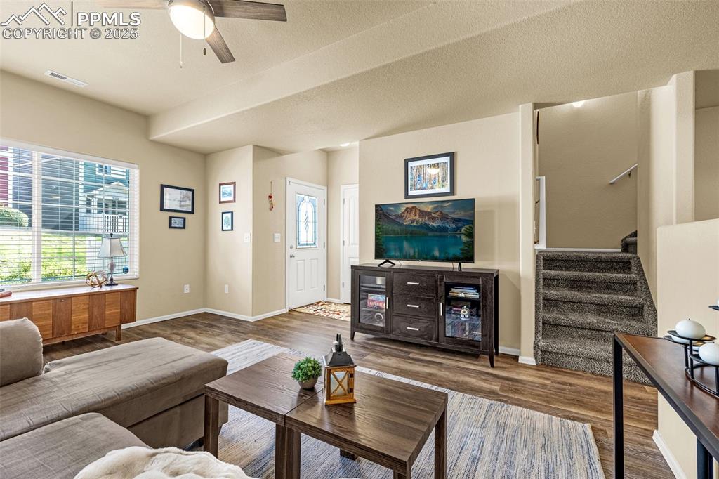 Image 3 of 31: Living Room