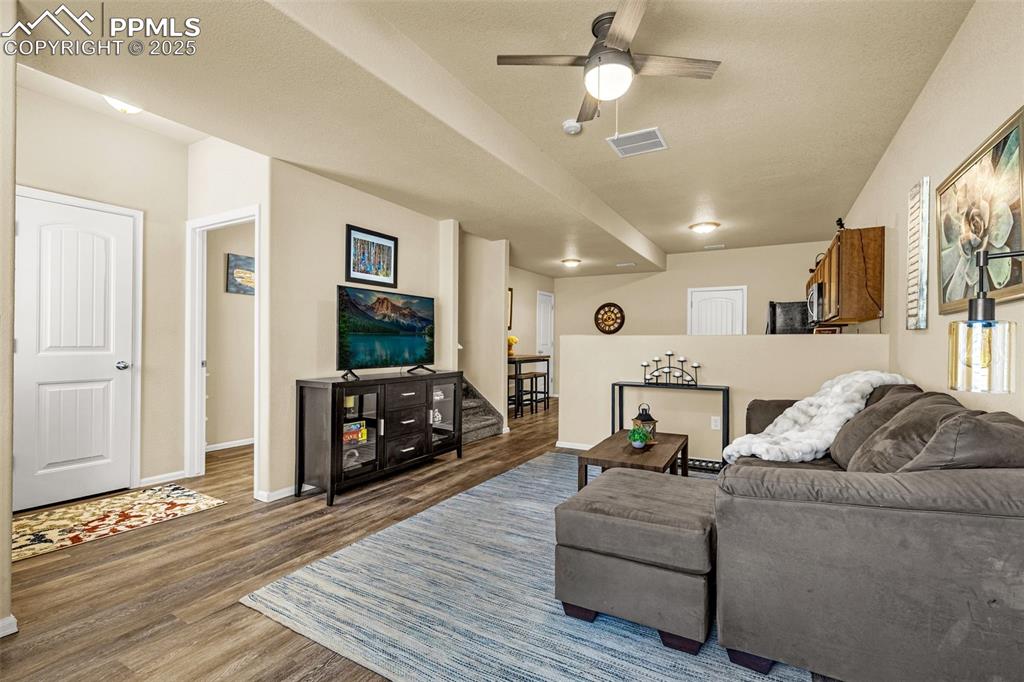 Image 4 of 31: Living Room