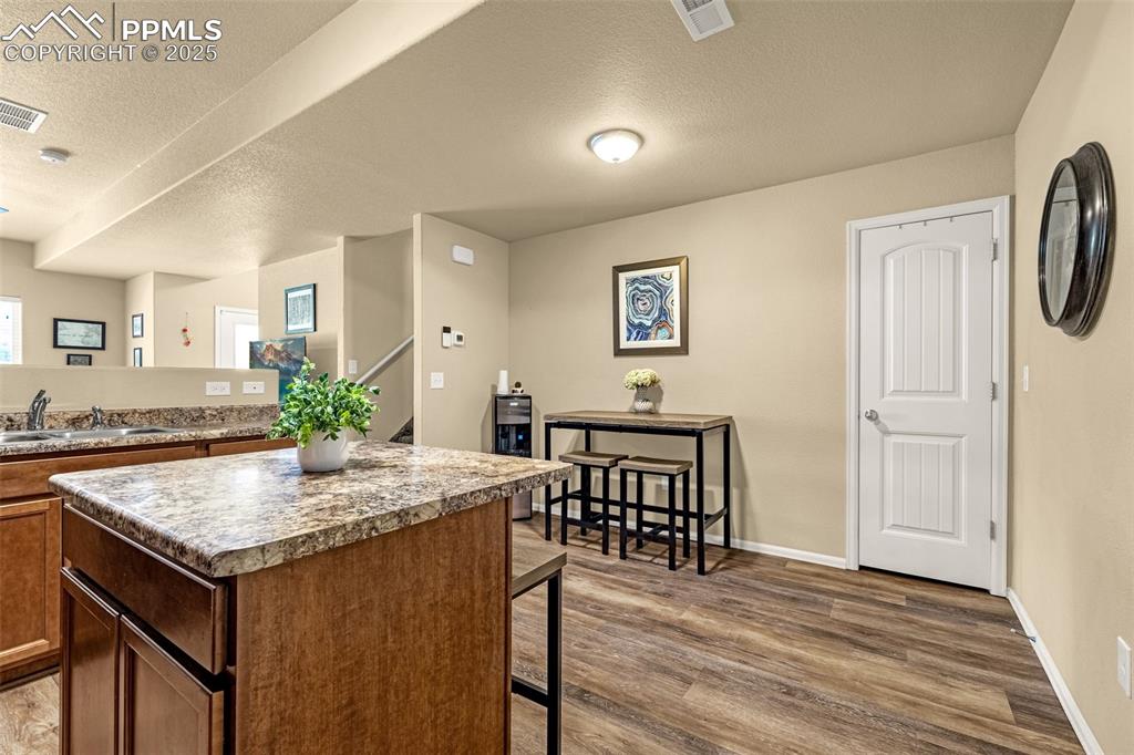 Image 9 of 31: Kitchen