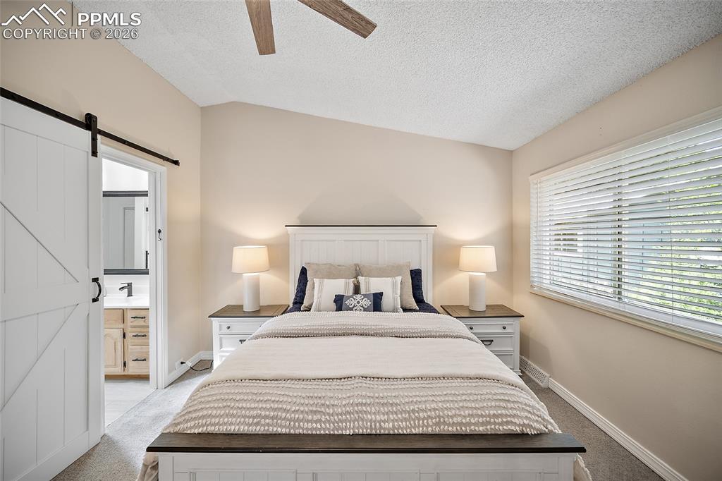 Image 11 of 40: Bedroom