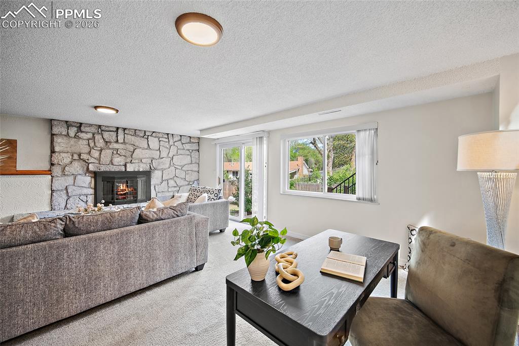 Image 15 of 40: Living Room