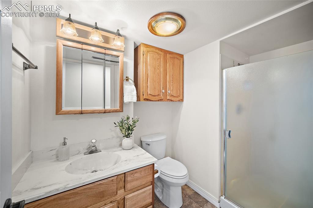 Image 26 of 40: Bathroom