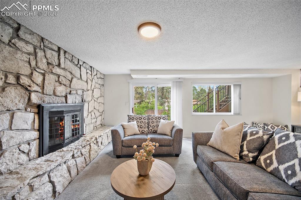 Image 8 of 40: Living Room