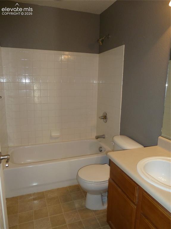 Image 15 of 18: Common Bathroom, upper level.
