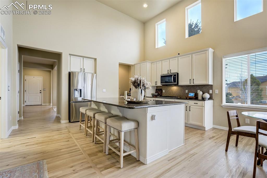 Image 13 of 49: Kitchen