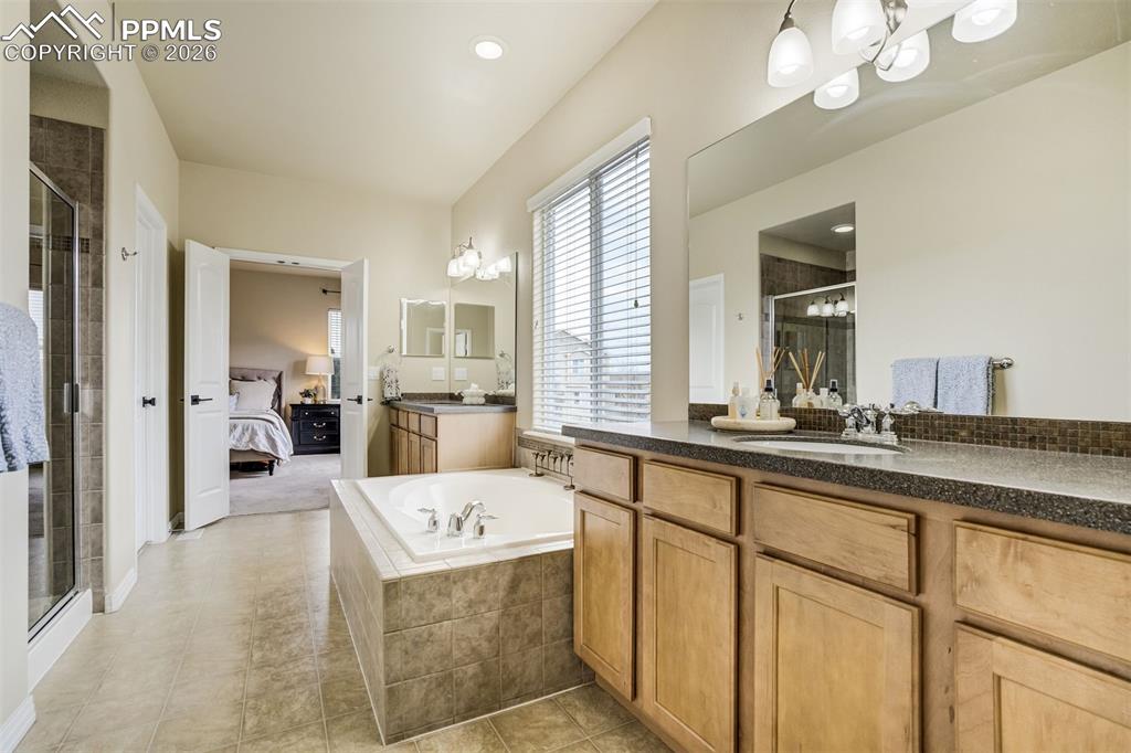 Image 24 of 49: Bathroom