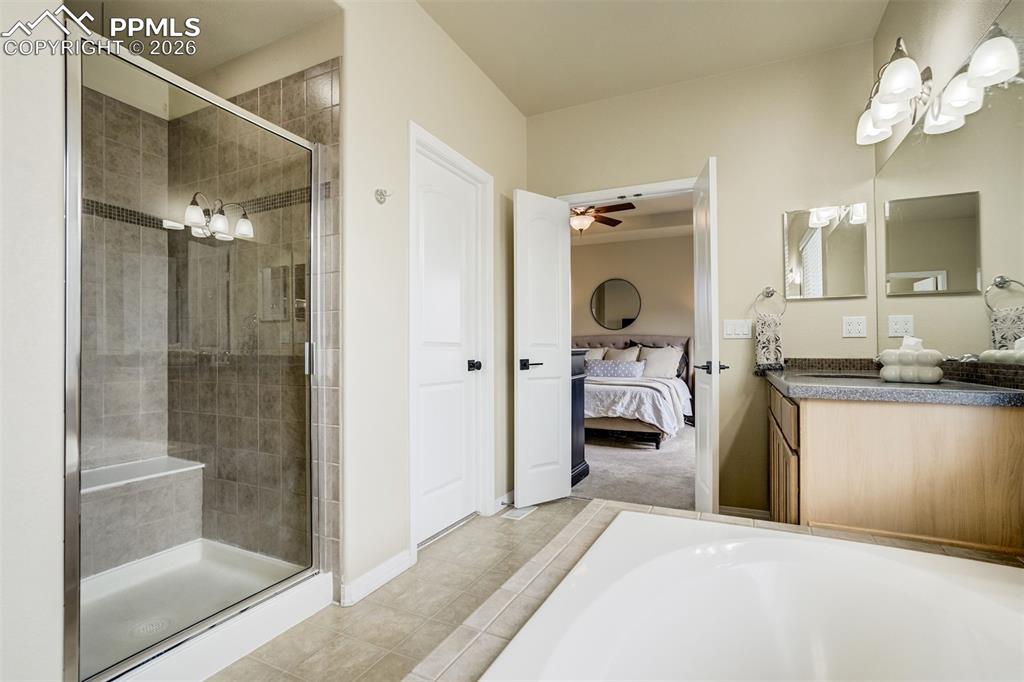 Image 25 of 49: Bathroom