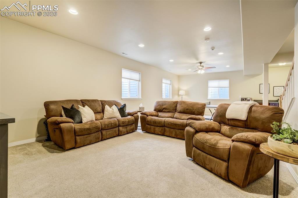 Image 33 of 49: Living Room