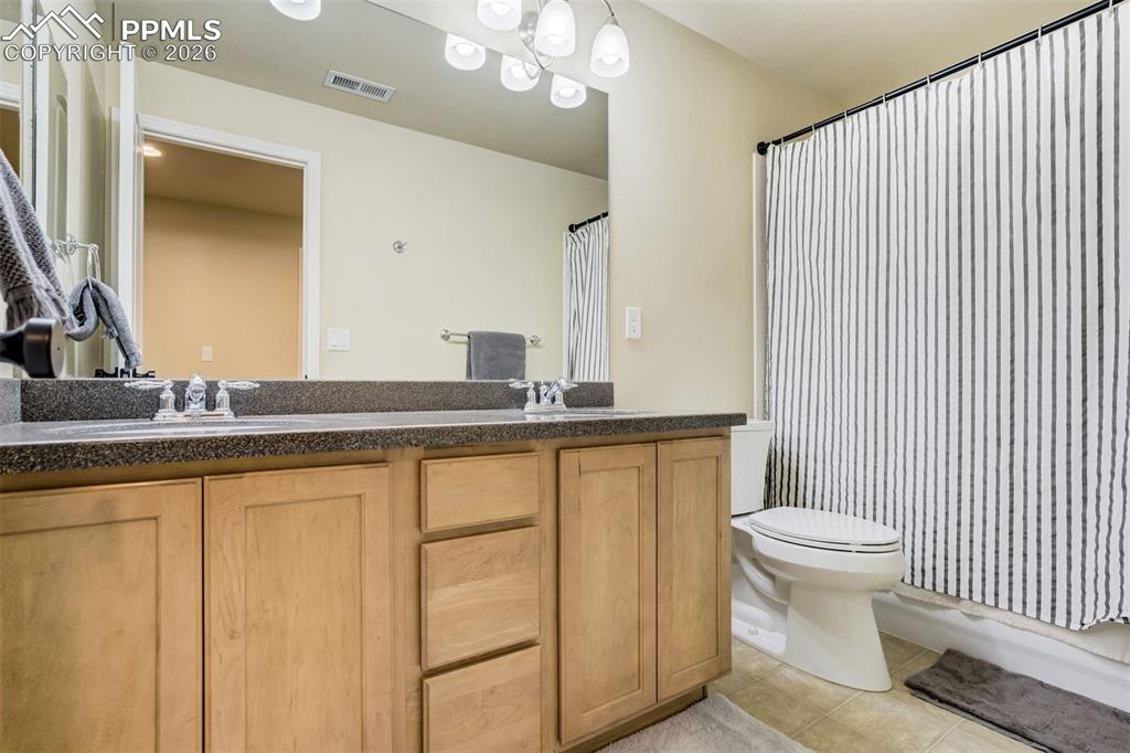 Image 41 of 49: Bathroom