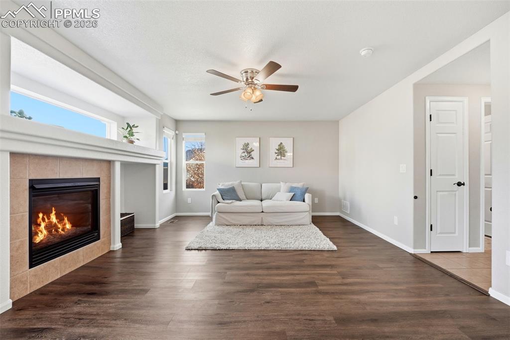 Image 12 of 50: Living Room