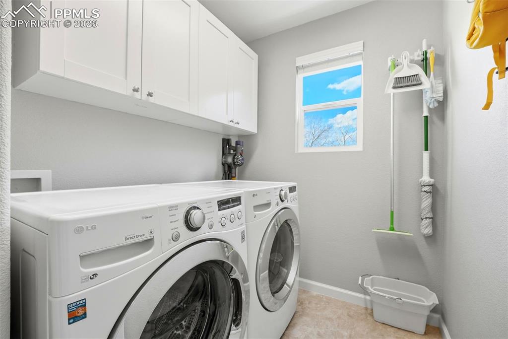 Image 14 of 50: Laundry