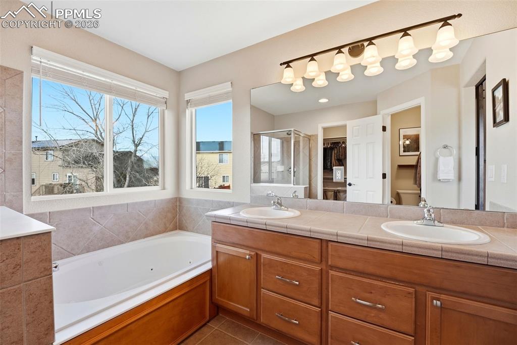 Image 24 of 50: Bathroom