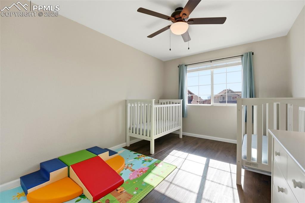 Image 26 of 50: Bedroom