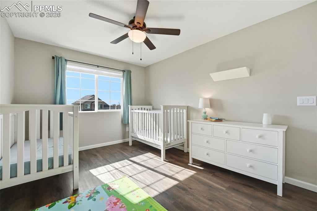 Image 27 of 50: Bedroom