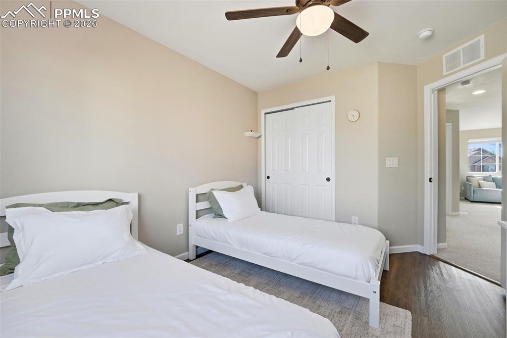 Image 30 of 50: Bedroom