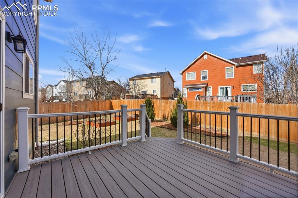 Image 34 of 50: Deck